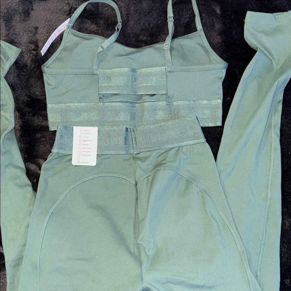 PINK Victoria's Secret Sports set in Sage - Picture 4 of 7